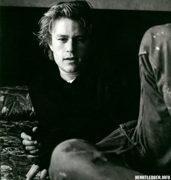 heath_ledger_posing-1771[1].jpg